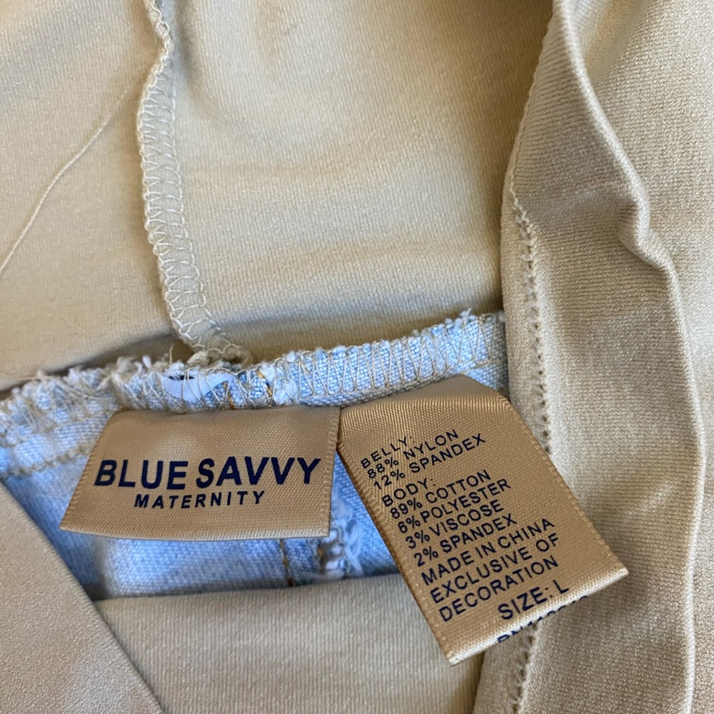 Maternity Outfit - Blue Savvy Size L Maternity Slightly Frayed Jeans - Picture 5 of 9
